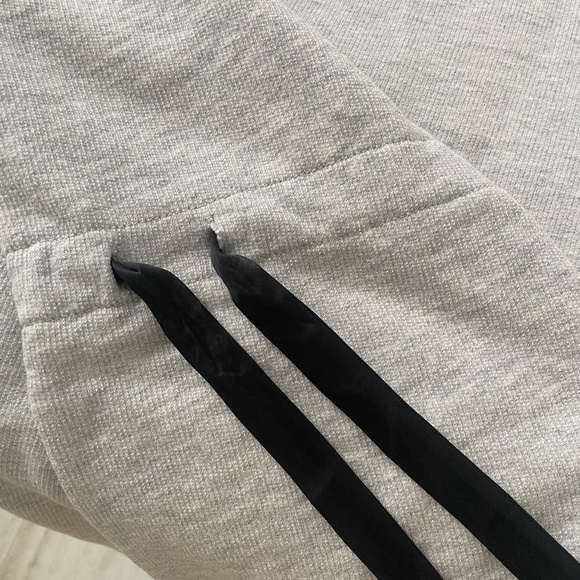 Sanctuary Anthropologie Women's Bow Tie Light Gray Sweatshirt, Size Small - Picture 8 of 11